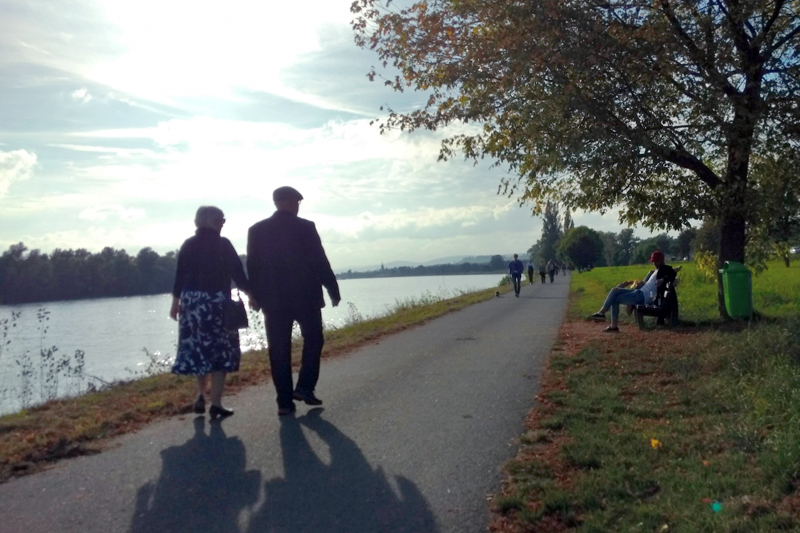 年金　所変われば・・・